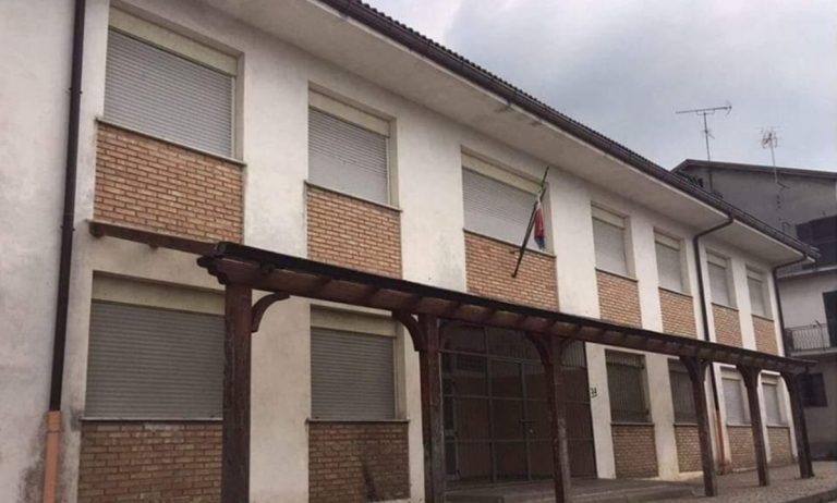 Topi in una scuola di Serra: i consiglieri di minoranza invocano l’intervento dell’Asp