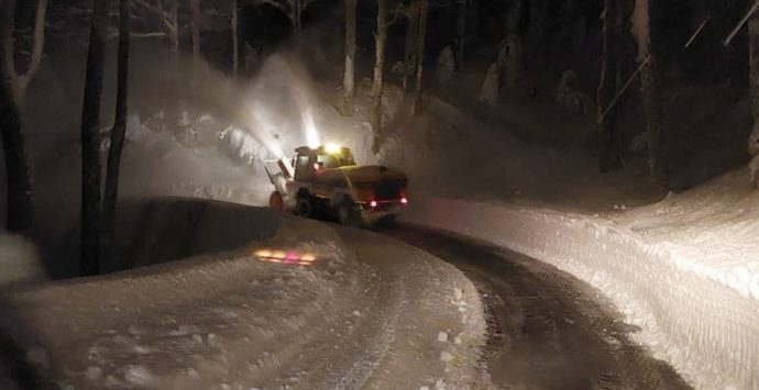 Operai dell’Enel bloccati nella neve su Monte Pecoraro: interviene l’Anas
