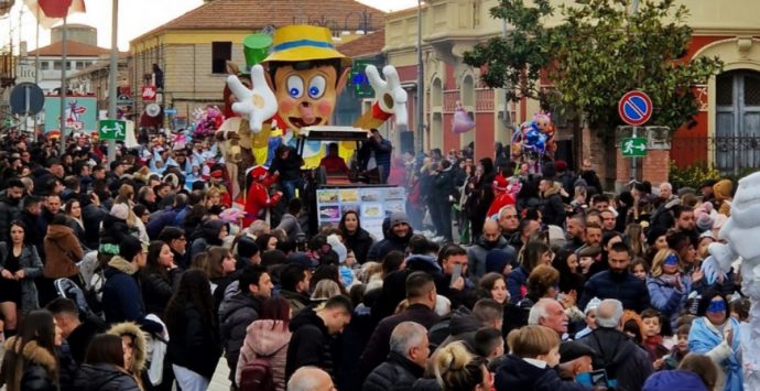 Bagno di folla e grande successo per il carnevale di Mileto dopo due anni di stop – Foto