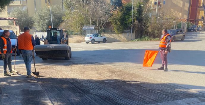 Buche a Vibo, iniziati i lavori per la bitumazione di alcune strade