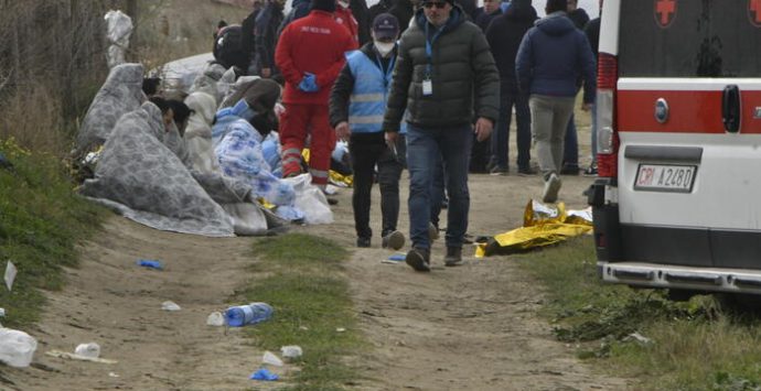 Migranti, individuati i tre scafisti del naufragio di Steccato di Cutro