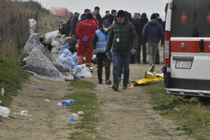 Migranti, individuati i tre scafisti del naufragio di Steccato di Cutro