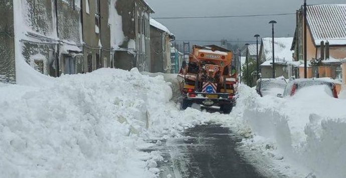 Neve nel Vibonese: Serre e Preserre tra disagi e scuole chiuse