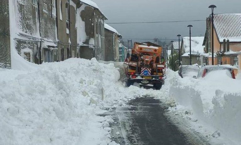 Neve nel Vibonese: Serre e Preserre tra disagi e scuole chiuse