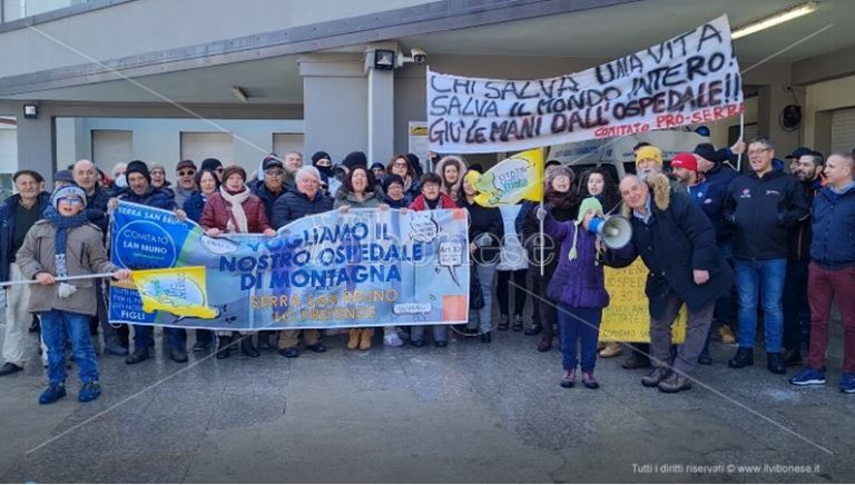 A Serra la marcia in difesa del diritto alla salute: «Giù le mani dal nostro ospedale» – Video