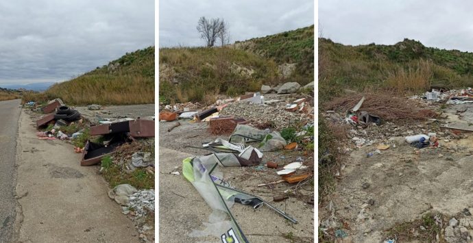 Strada Briatico-San Cono, i cittadini: «È diventata una discarica. Rifiuti anche nel torrente Murria»