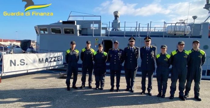 La Nave scuola “Mazzei” della Guardia di finanza fa tappa al porto di Vibo Marina – Foto