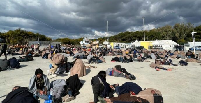 Ancora sbarchi in Calabria, 650 migranti giunti nella notte a Roccella