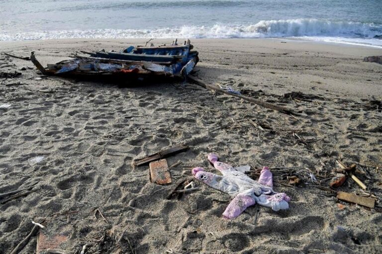 Naufragio a Steccato di Cutro, i familiari delle vittime: «Faremo causa allo Stato»