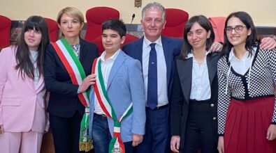 Vibo, prima seduta del Consiglio comunale dei ragazzi: eletto il baby sindaco