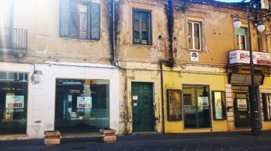 Corso Vittorio Emanuele III a Vibo tra saracinesche abbassate e una desertificazione già in atto