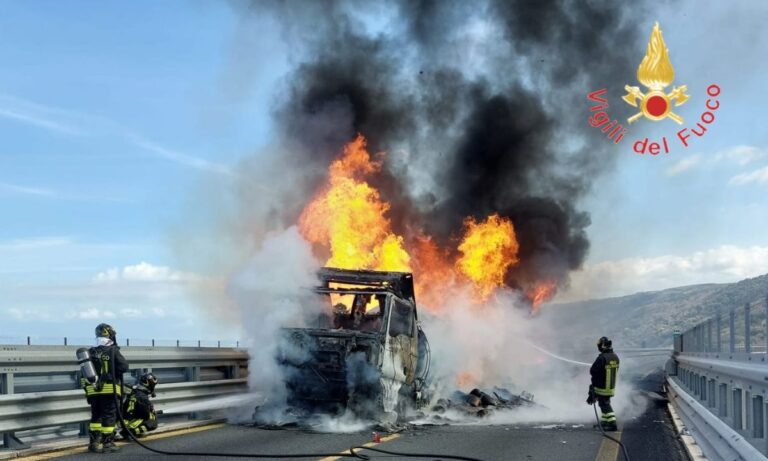 Incidente tra Pizzo e Sant’Onofrio, traffico sbloccato lungo l’A2 – Video