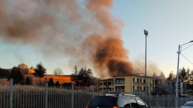 Incendio al cantiere della scuola Murmura: «Origine dolosa? Sarebbe l’ennesima sconfitta per il Vibonese»