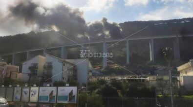 Pizzo: tir in fiamme sul ponte dell’autostrada dopo alcune esplosioni
