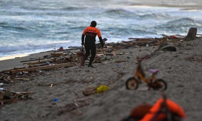 Naufragio Cutro, non è minorenne il presunto scafista indagato