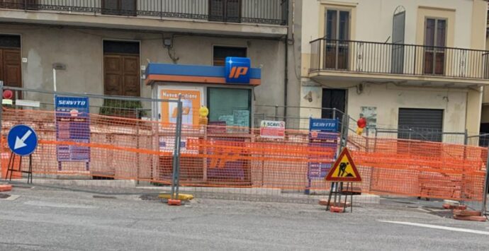 Sant’Onofrio, piazza Umberto I cambia look. L’ex sindaco: «Orgogliosi del lavoro portato avanti»