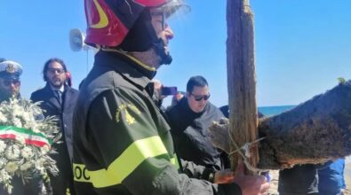 Santa Maria di Ricadi, alla Via Crucis la Croce lignea reliquia del naufragio di Cutro