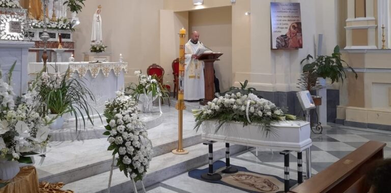 Dasà, il dolore acuto e composto ai funerali del piccolo Giuseppe Bruni