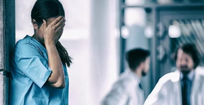 «Finora solo silenzio», sindacati pronti alla mobilitazione contro il “licenziamento” di 72 infermieri e oss a Vibo: «Sit-in all’Asp»