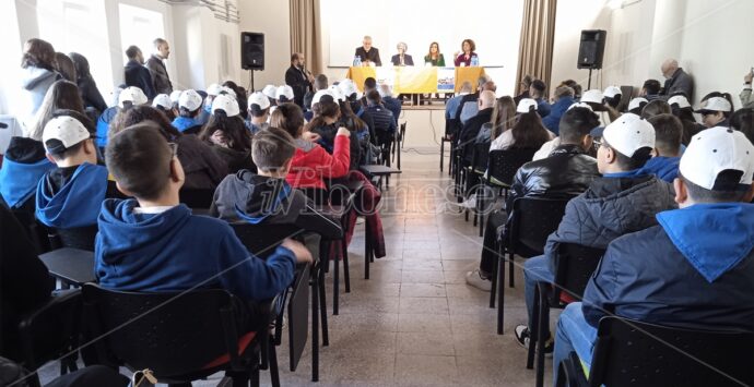 Le ecomafie e la Terra bene comune: Marisa Manzini incontra gli studenti di San Costantino – Video