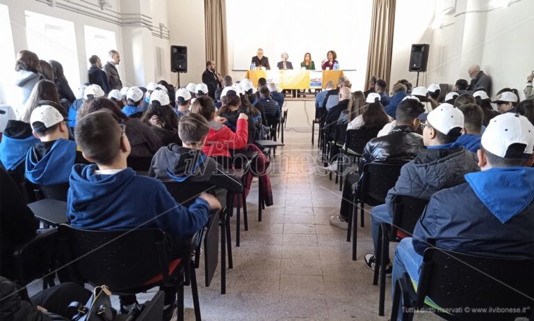 Le ecomafie e la Terra bene comune: Marisa Manzini incontra gli studenti di San Costantino – Video