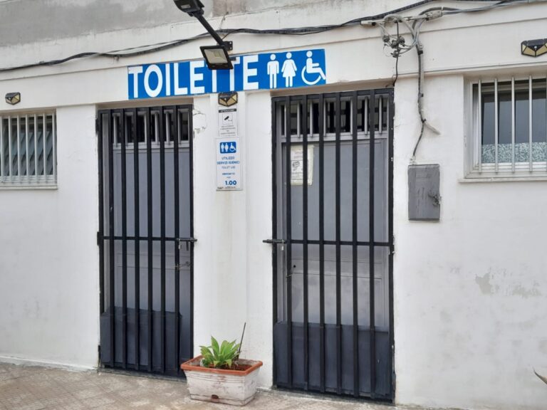 Tropea: bagni pubblici aperti e funzionanti cercasi da anni