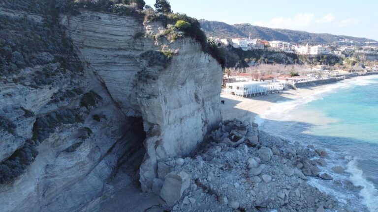 Crollo costone dell’Isola a Tropea, docente dell’Unical: «Cronaca di un disastro annunciato»