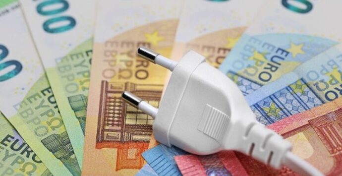 Il peso del caro energia sulla sanità, all’Asp di Vibo aumenti del 124%: i più alti in Calabria