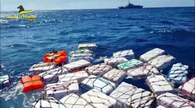 Due tonnellate di cocaina recuperate in mare: maxi sequestro al largo della Sicilia orientale