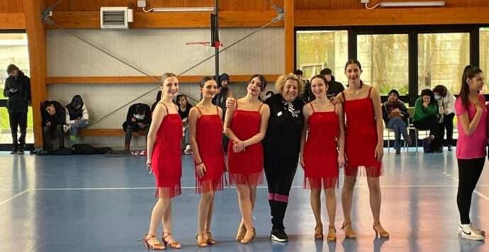 Danza sportiva, successo per le studentesse del liceo Berto che approdano alla fase regionale