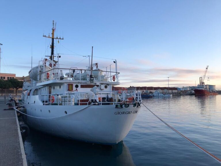 La nave “Giorgio Cini” della Guardia di Finanza al Porto di Vibo Marina