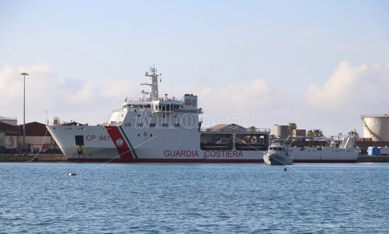 Migranti: 671 in arrivo a Reggio Calabria a bordo della nave Diciotti