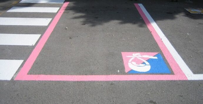 Rombiolo, arrivano i parcheggi rosa per donne incinte e neomamme
