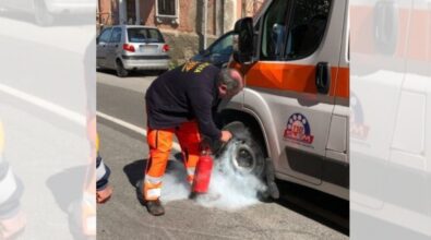 Incidente a Pizzo: arriva l’ambulanza ma una ruota va a fuoco
