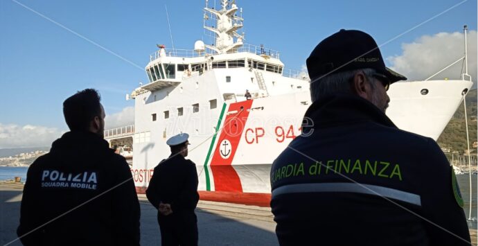 Arrivati al porto di Vibo Marina 390 migranti a bordo della nave Diciotti: ci sono anche 25 bambini