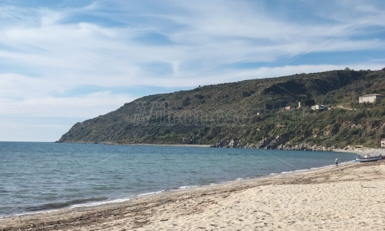 Nicotera, al via la pulizia della spiaggia: ordinanza rivolta ai concessionari