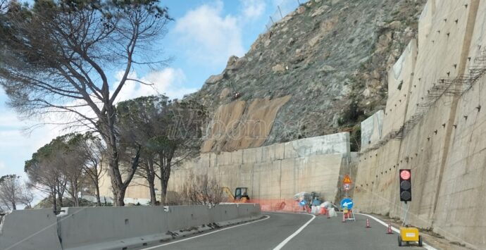 Strada del mare fra Joppolo e Coccorino, ancora un mese con senso unico alternato