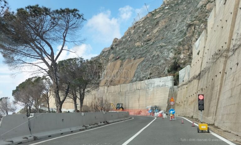 Strada del mare fra Joppolo e Coccorino, ancora un mese con senso unico alternato