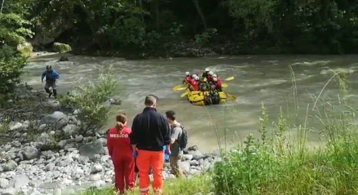 Scomparsa di Denise nel fiume Lao: la Procura apre un’inchiesta mentre proseguono le ricerche