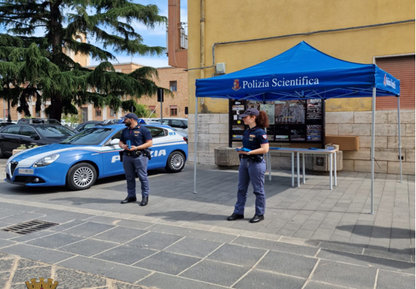 Giornata dei bambini scomparsi, polizia di Vibo in piazza per campagna informativa