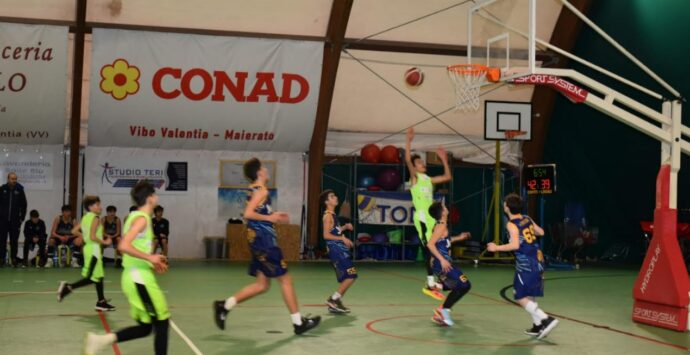 Basket giovanile, larga vittoria per la Kairos Vibo sul Catanzaro