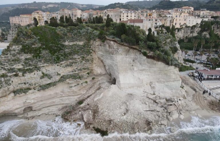 Isola di Tropea, interdetto al pubblico l’intero giardino retrostante al Santuario