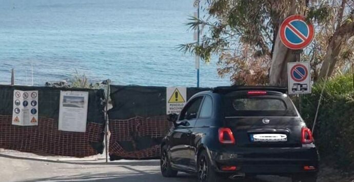 Capo Vaticano, la denuncia di Mobrici: «Accesso inibito alla spiaggia di Grotticelle per lavori partiti in ritardo» 