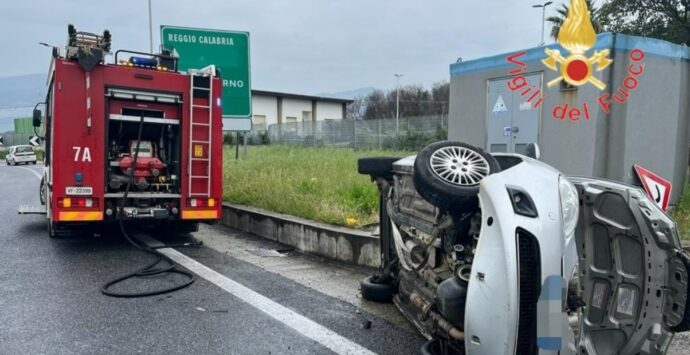 Incidente allo svincolo autostradale di Lamezia, donna trasferita in ospedale con elisoccorso