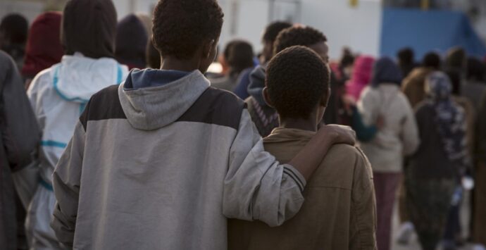 Migranti, terzo sbarco in 36 ore al porto di Crotone