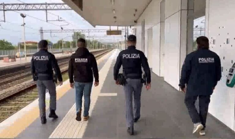 Tentata rapina alla stazione di Vibo-Pizzo, uomo fermato con la pistola taser e arrestato – Video