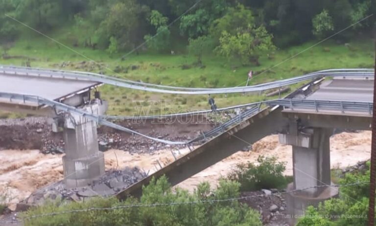 Tragedia sfiorata nel Cosentino: crolla un ponte lungo la statale 177 – Video