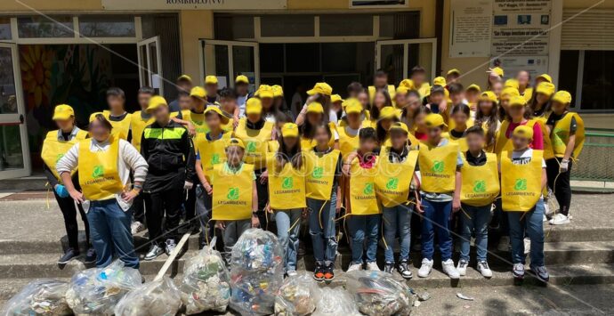 Rombiolo, gli alunni della scuola media insieme a Legambiente per un mondo più pulito