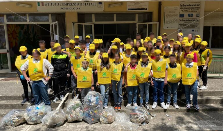 Rombiolo, gli alunni della scuola media insieme a Legambiente per un mondo più pulito