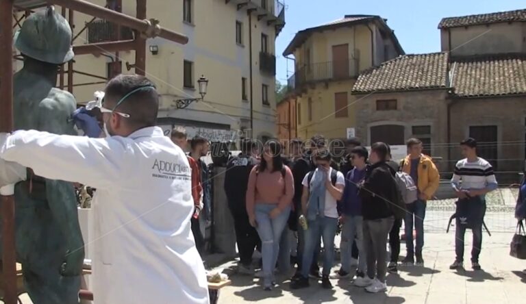 Serra San Bruno: un cantiere didattico per il restauro del monumento ai Caduti – Video